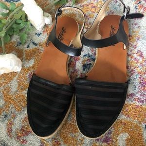 Lucky Brand Flat Espadrille Sandals